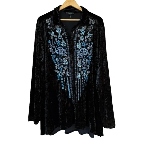 Andree by Unit Black Crushed Velvet Blue Floral Embroidered Blouse Sz 2XL - Picture 2 of 7